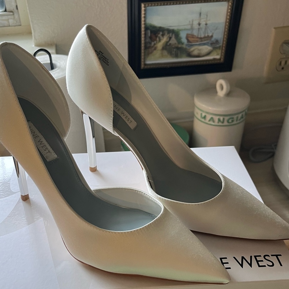 NWT Nine West White heels
